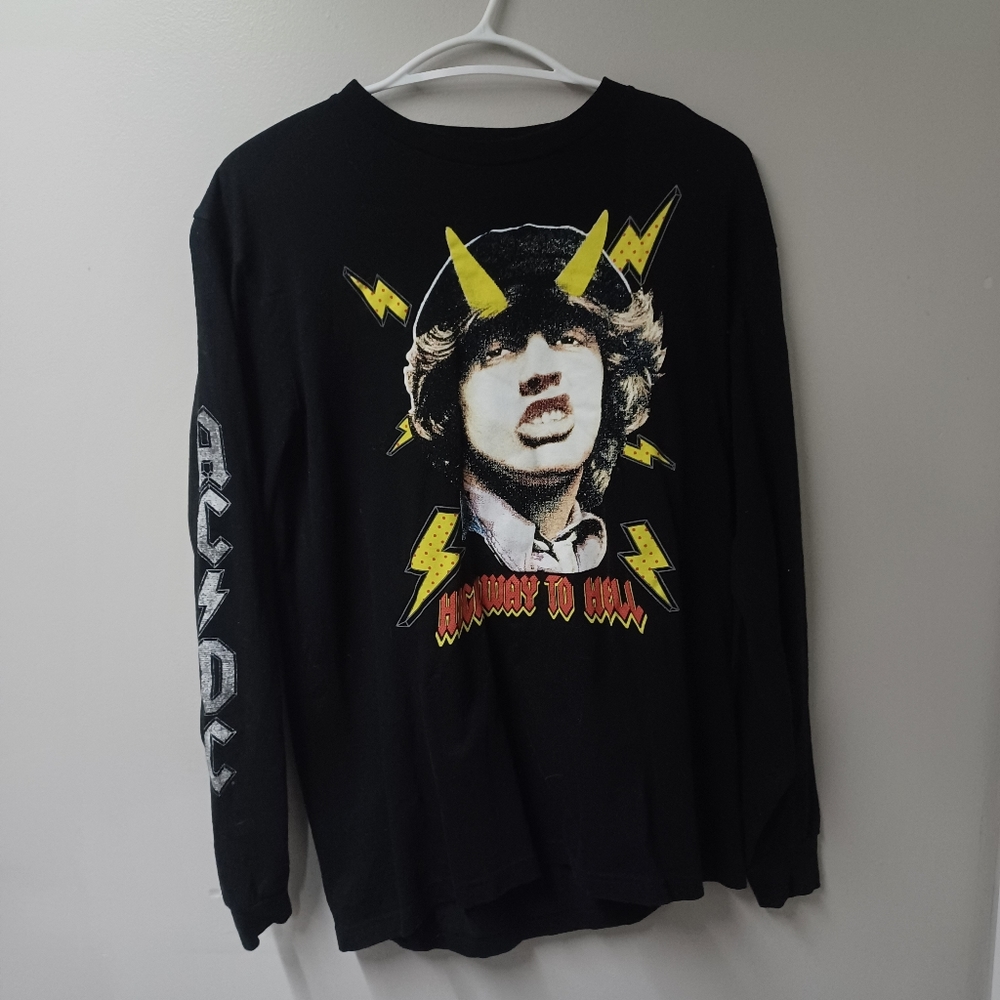 Black t-shirt